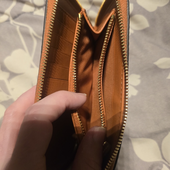 Coach Tan Leather Wallet - Picture 4 of 4